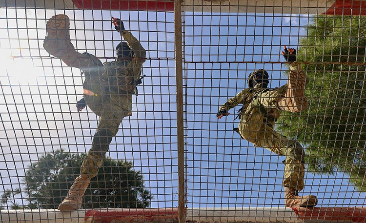 Türk amfibi deniz piyadelerinin zorlu eğitimleri