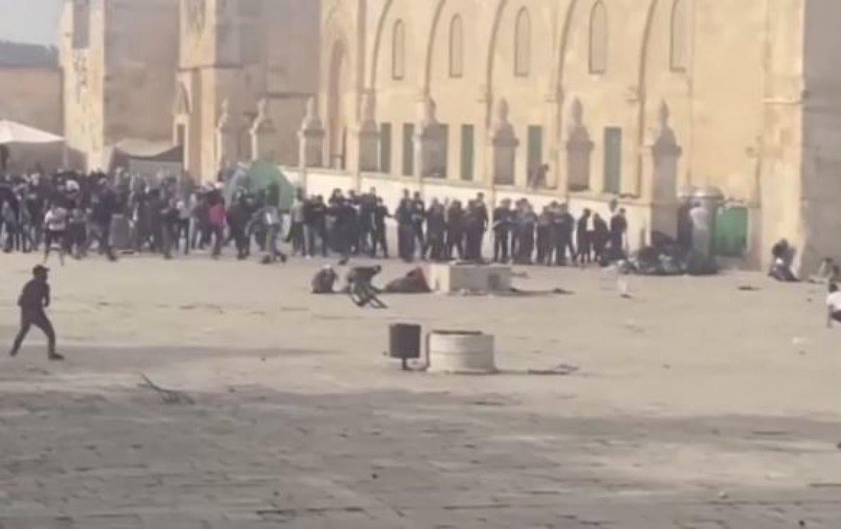 İsrail polisinden nöbet tutan Filistinlilere sert müdahale