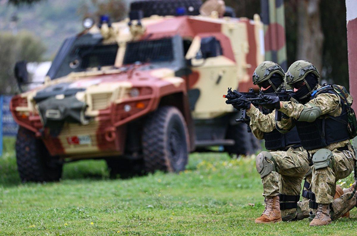 Türk amfibi deniz piyadelerinin zorlu eğitimleri