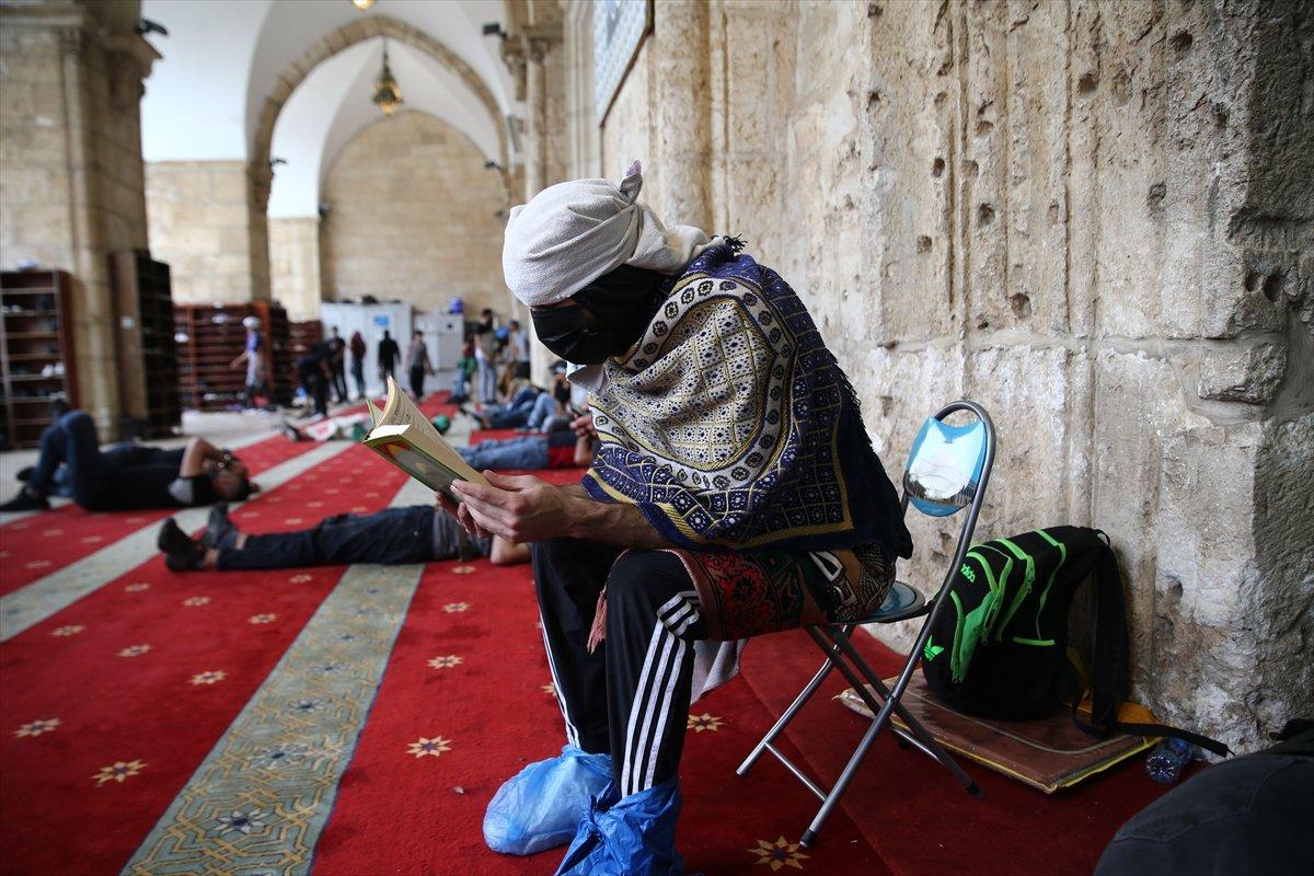 İsrail polisinden nöbet tutan Filistinlilere sert müdahale