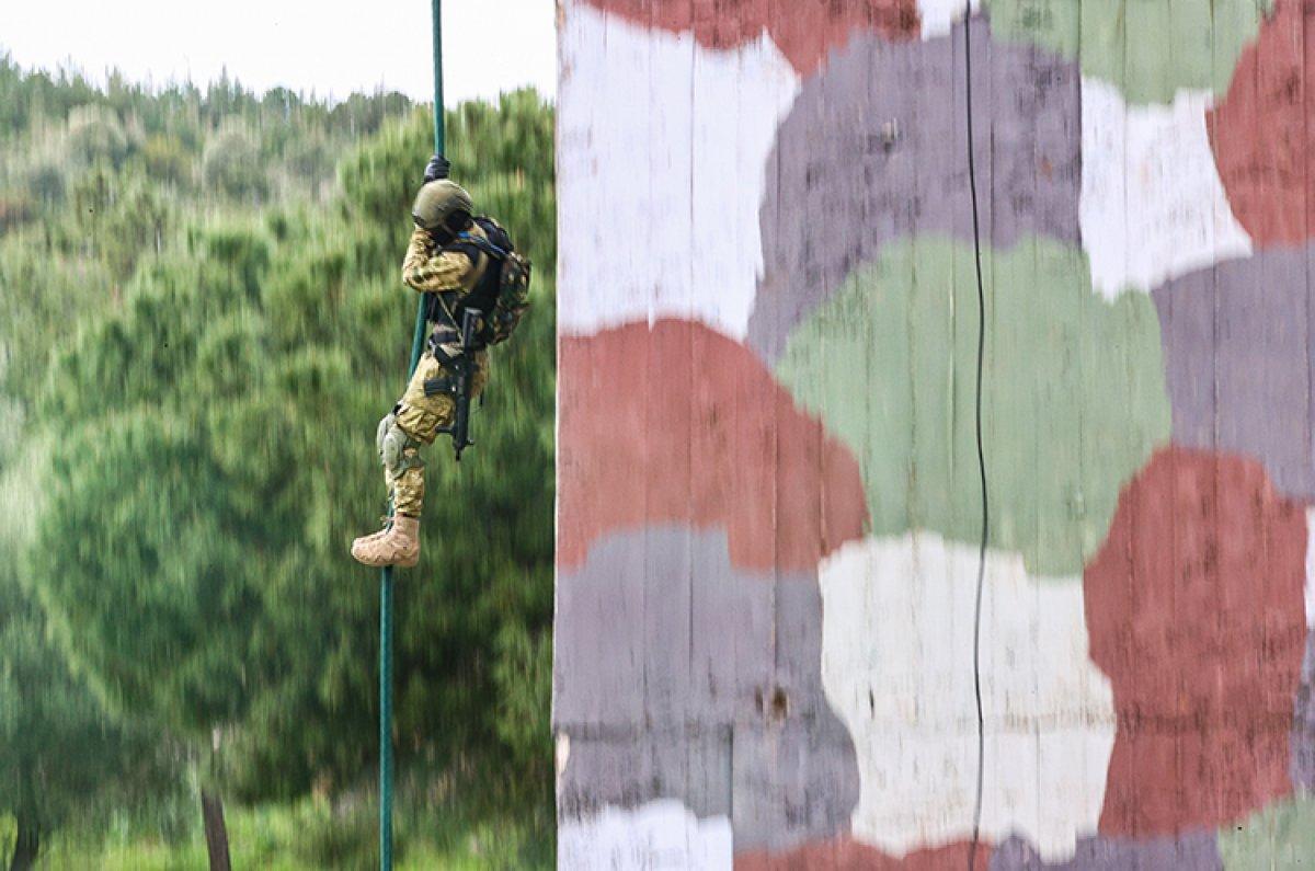 Türk amfibi deniz piyadelerinin zorlu eğitimleri