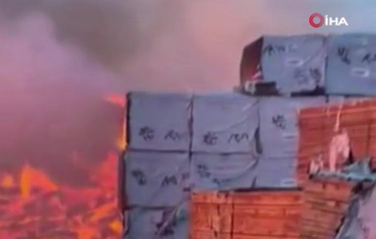 Yemen’de ahşap deposunda çıkan yangın evlere sıçradı