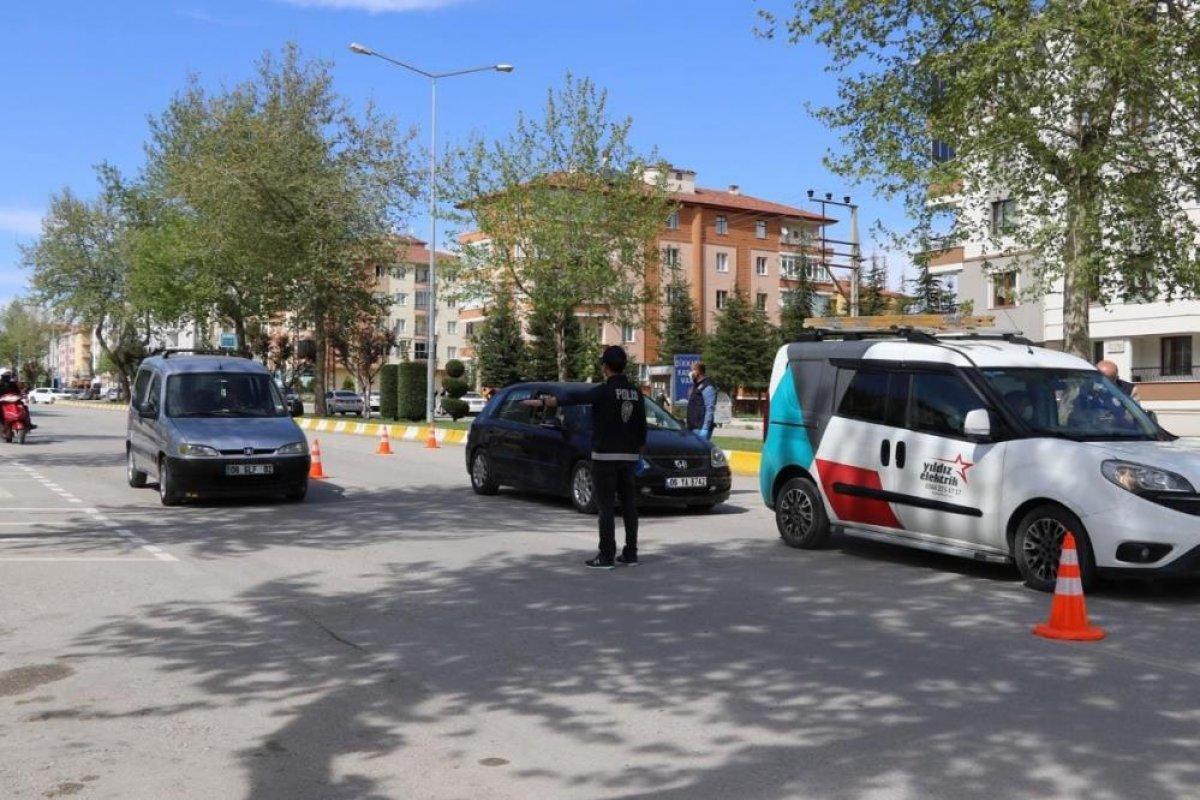 Çorum'da kapanma kapsamında denetimler devam ediyor