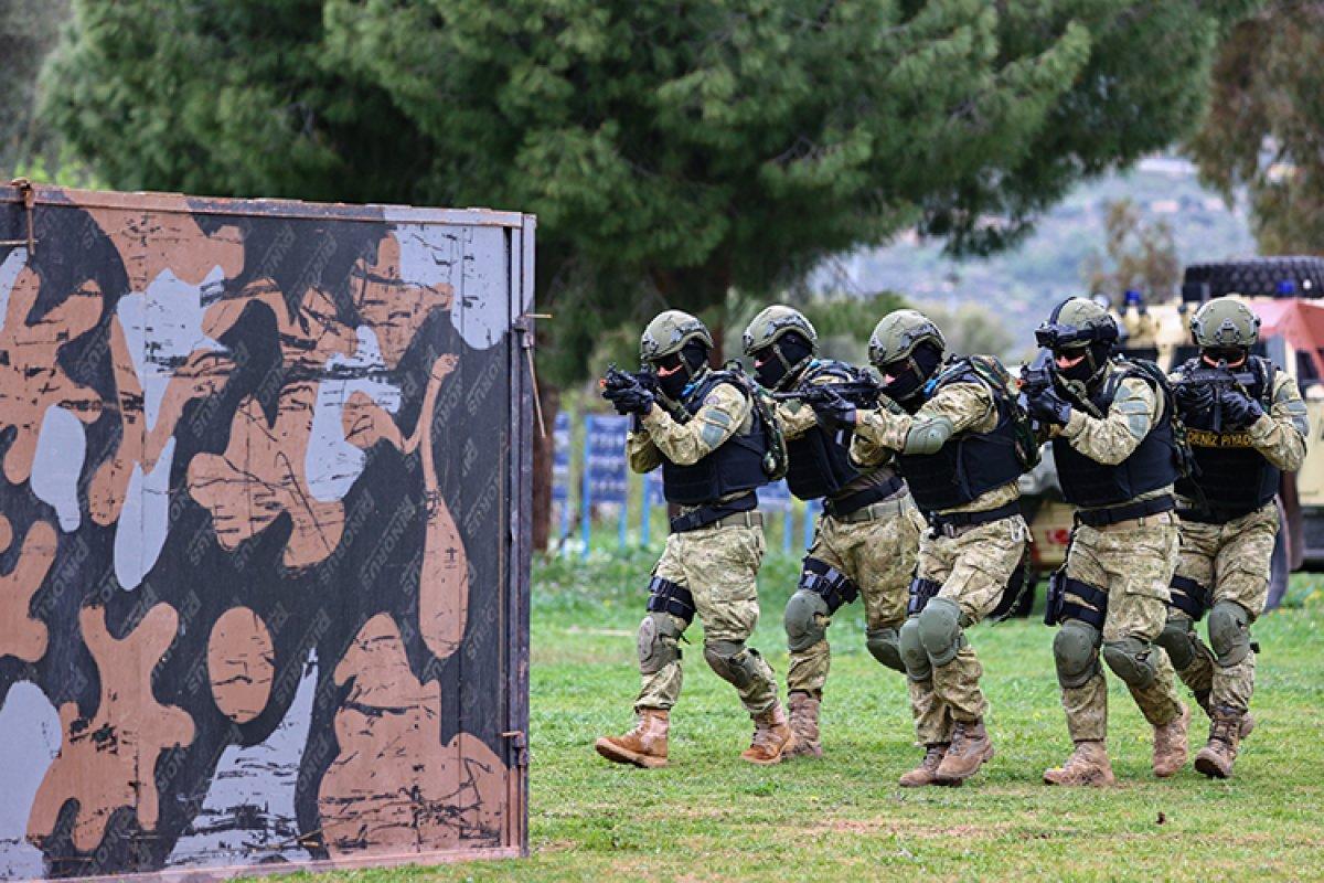 Türk amfibi deniz piyadelerinin zorlu eğitimleri