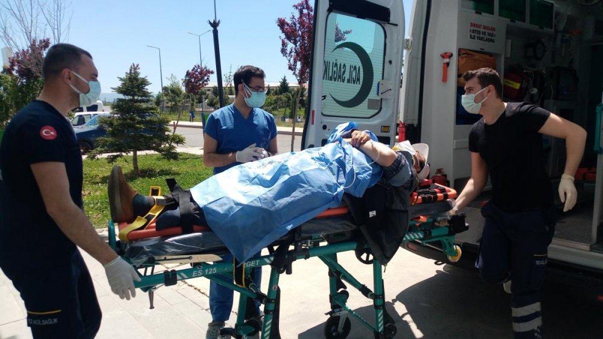 Tekirdağ'da hurdaya dönen otomobilden sağ çıktı