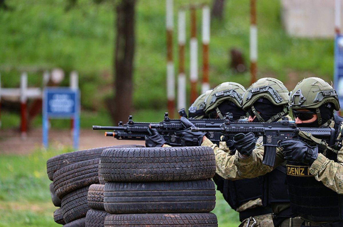 Türk amfibi deniz piyadelerinin zorlu eğitimleri