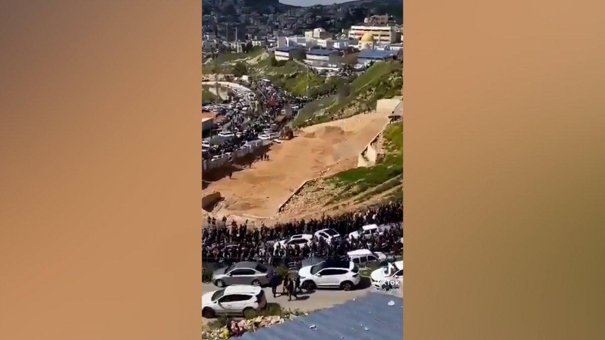 Binlerce Filistinli Mescid-i Aksa’ya gidiyor