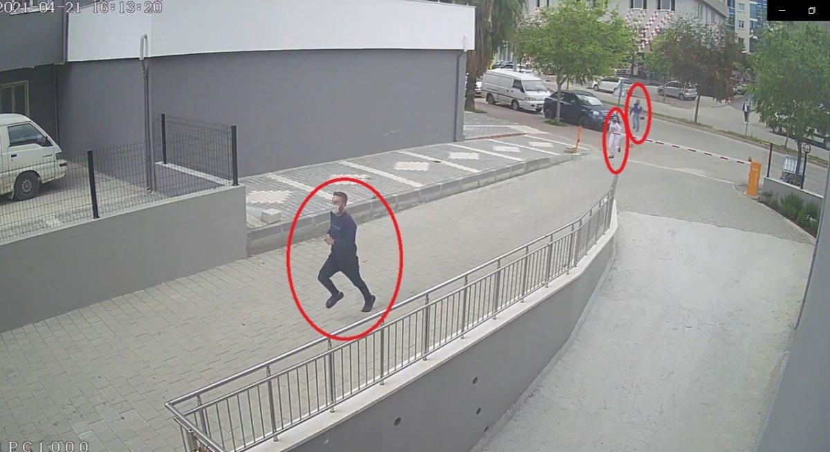 Adana'da kız kardeşlerin cep telefonunu gasbetti