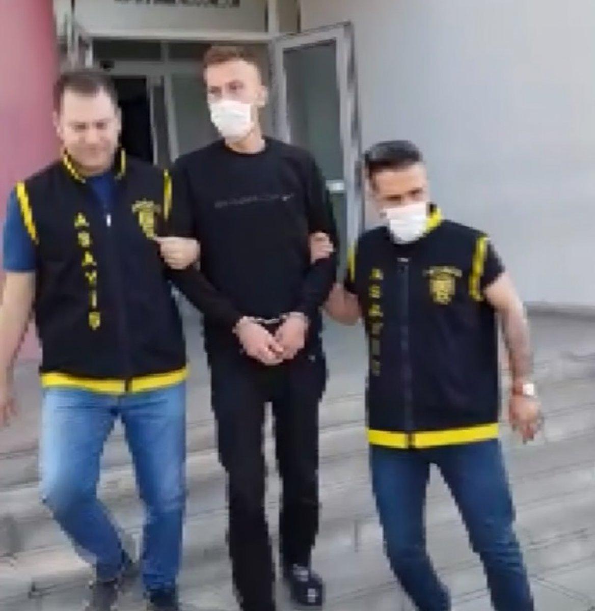 Adana'da kız kardeşlerin cep telefonunu gasbetti