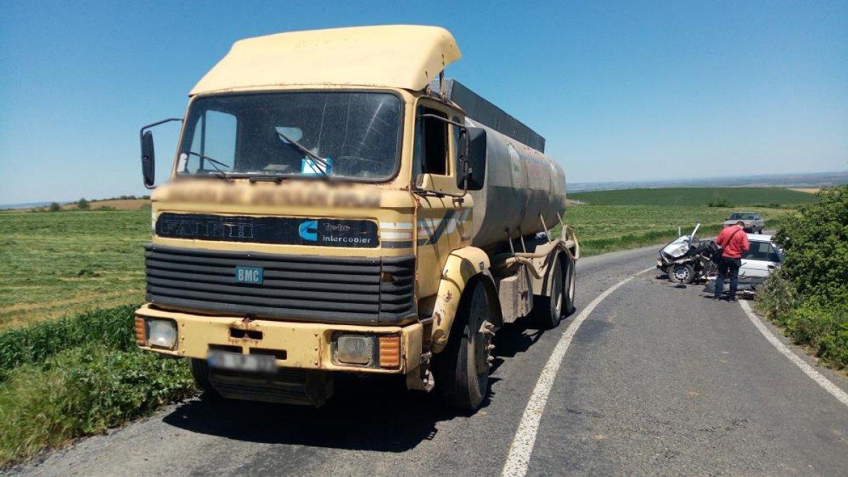 Tekirdağ'da hurdaya dönen otomobilden sağ çıktı