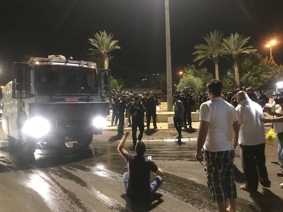 İsrail polisi Şam Kapısı'nda Filistinlilere saldırdı