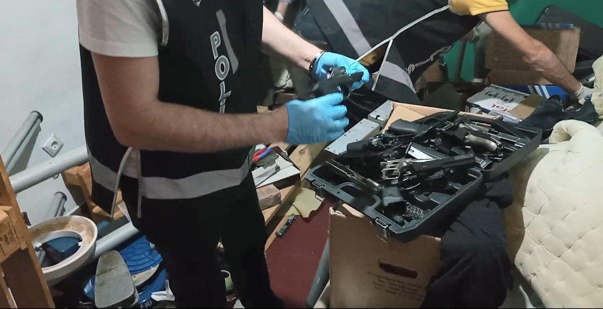 Eskişehir'de odasını silah atölyesine çeviren şahıs yakalandı