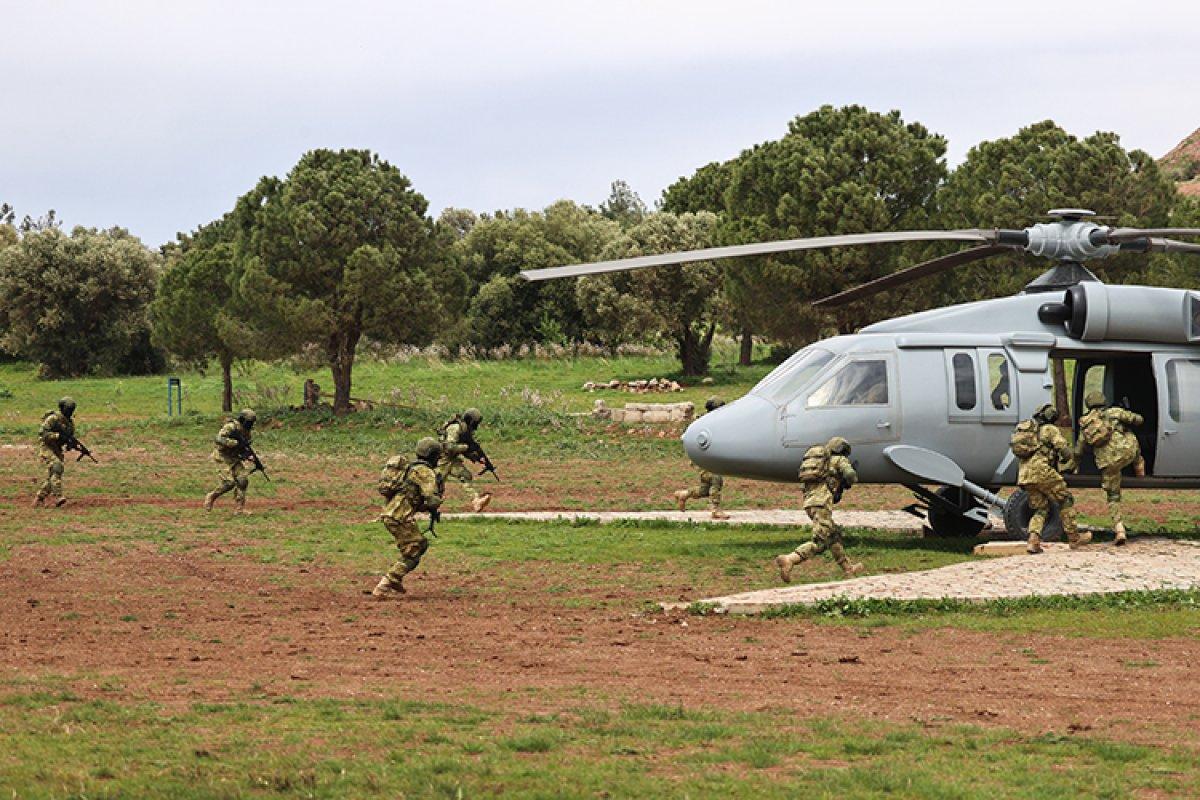Türk amfibi deniz piyadelerinin zorlu eğitimleri