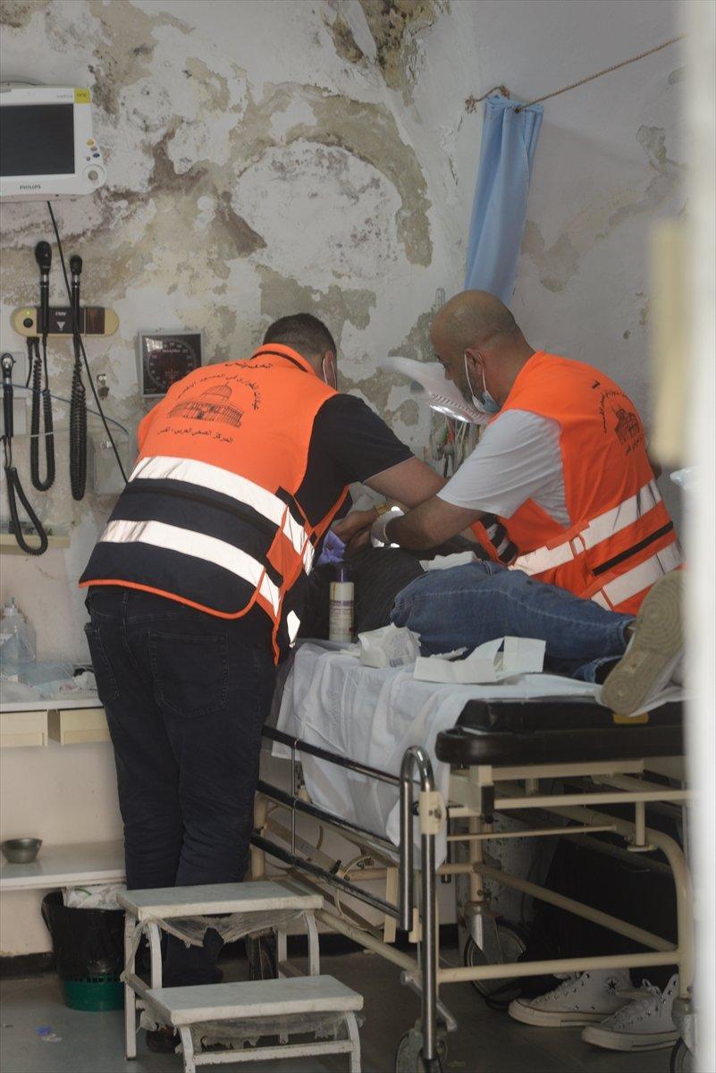 İsrail polisinden nöbet tutan Filistinlilere sert müdahale