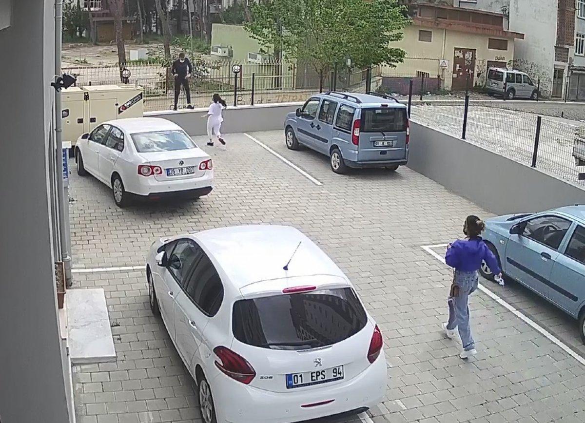 Adana'da kız kardeşlerin cep telefonunu gasbetti