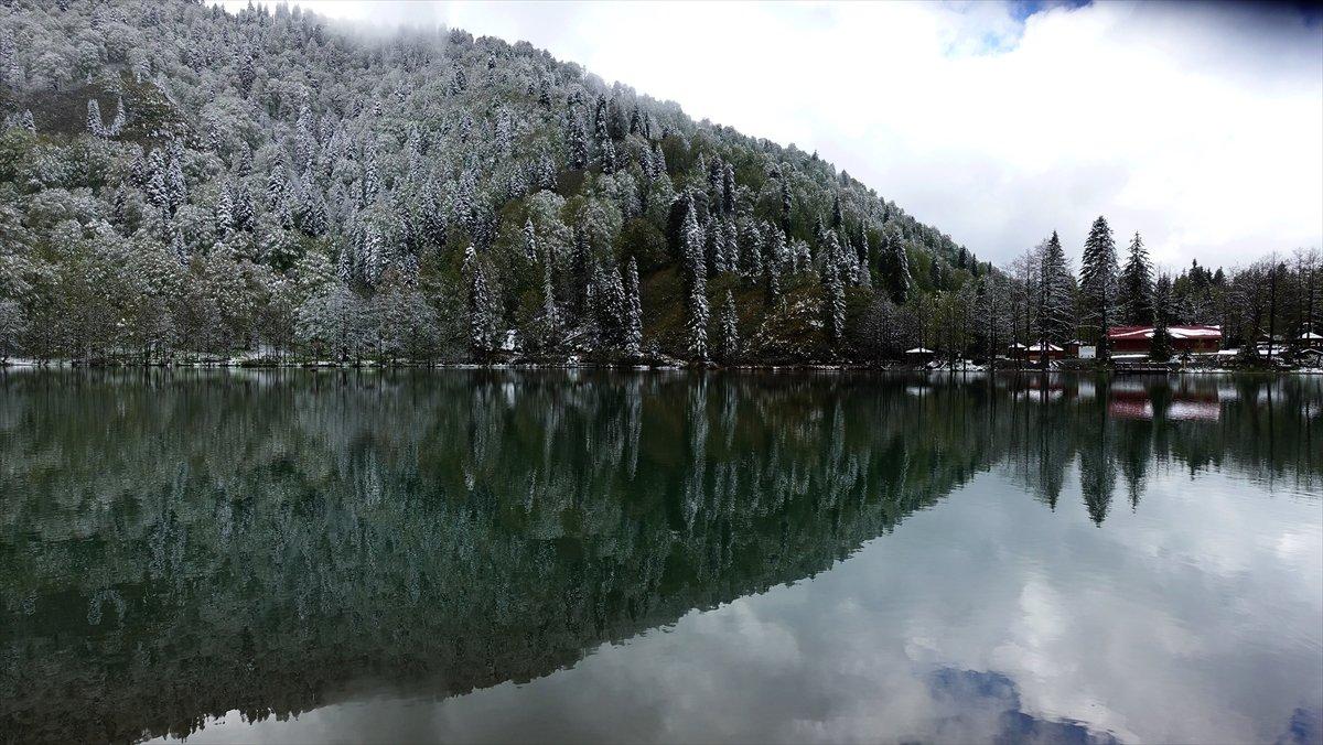 Borçka Karagöl'e mayısta kar yağdı