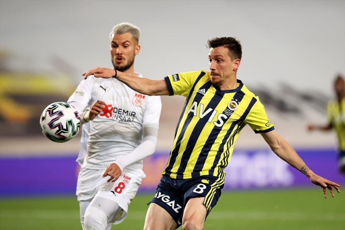 Fenerbahçe evinde Sivasspor'a mağlup oldu