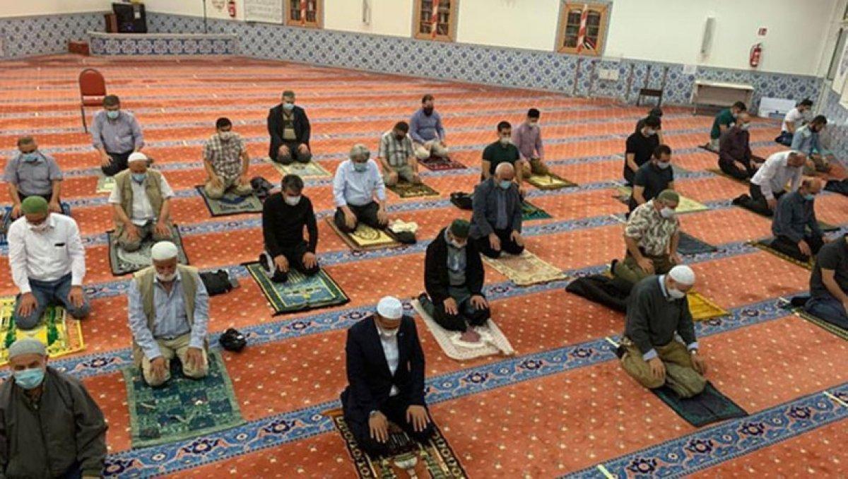 Bayramda camiler açık mı? Bayram namazı saat kaçta kılınacak? İl il Bayram namazı saatleri 2021