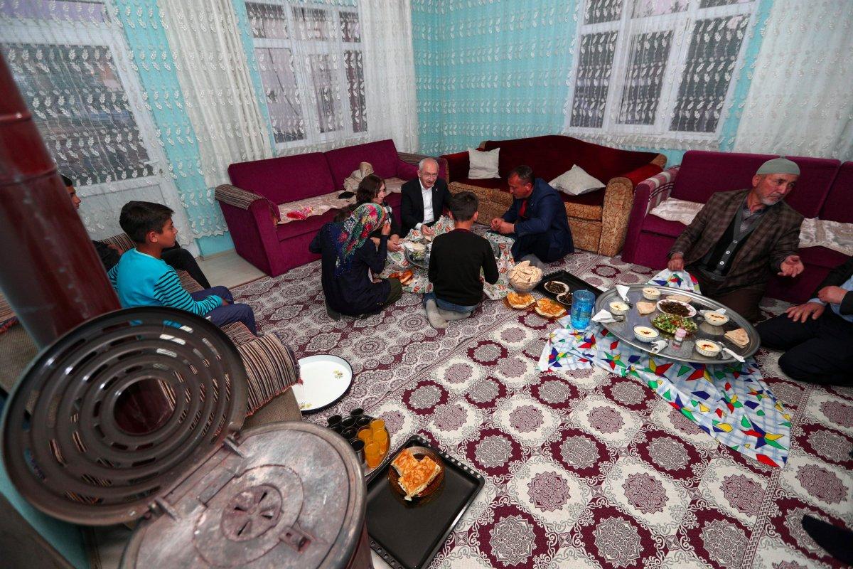 Kemal Kılıçdaroğlu, Ankara'da bir vatandaşın evinde iftar yaptı