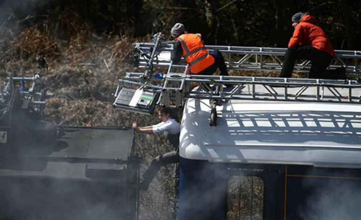 Tom Cruise'un hayranları seti bastı