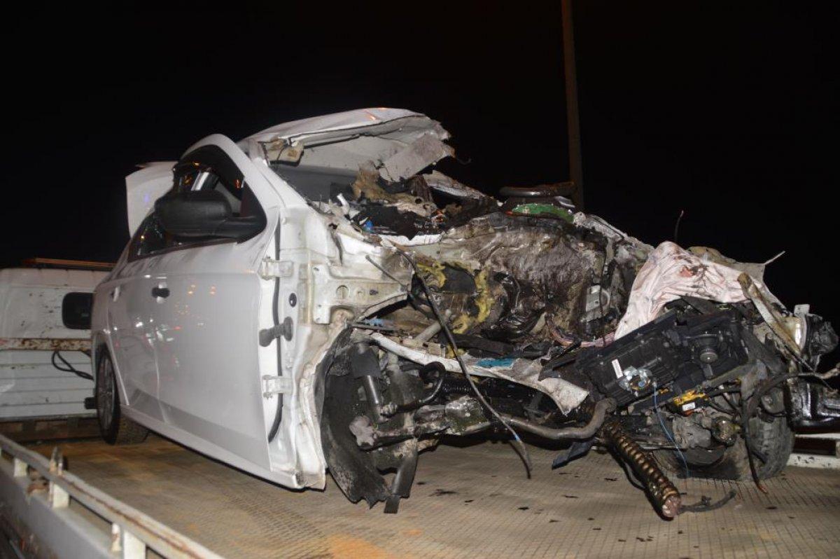 Büyükçekmece TEM Otoyolunda korkunç kaza: Aracın motoru metrelerce savruldu