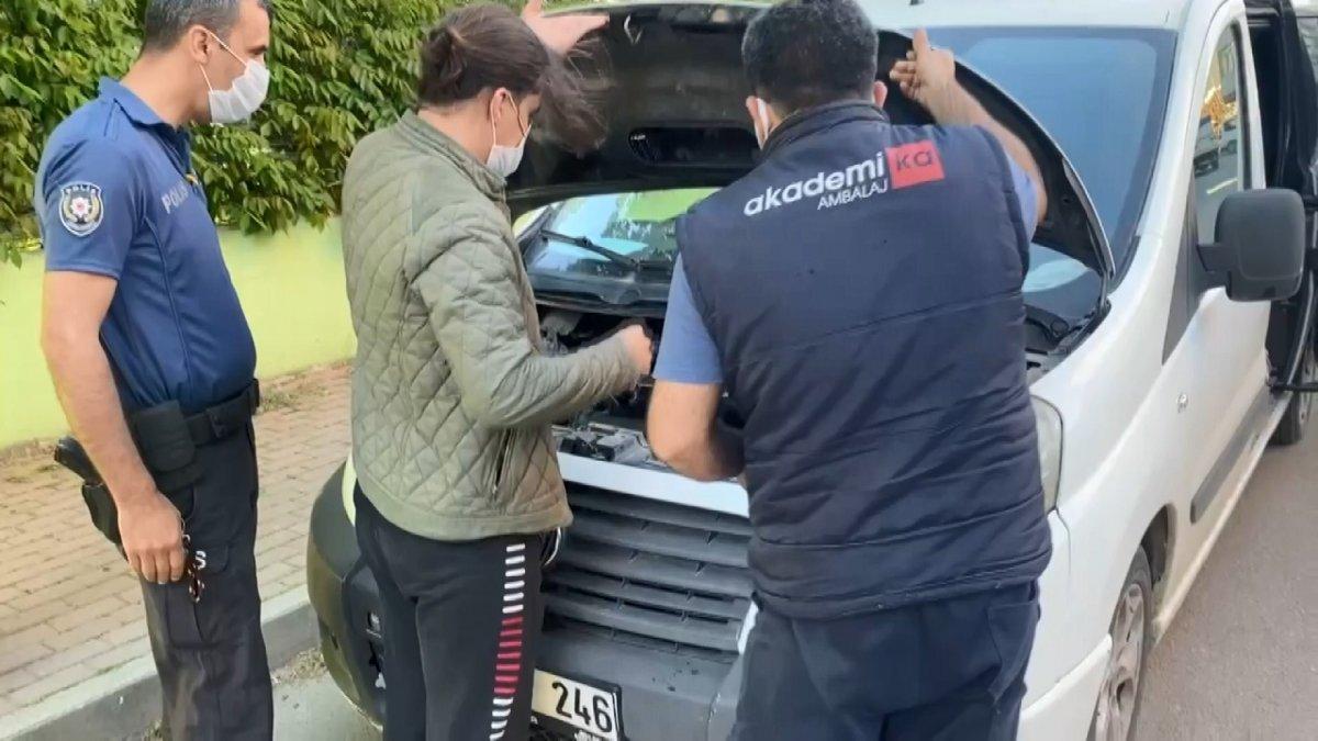 Bursa'daki kamyonete yavru kedi sıkışınca herkes seferber oldu