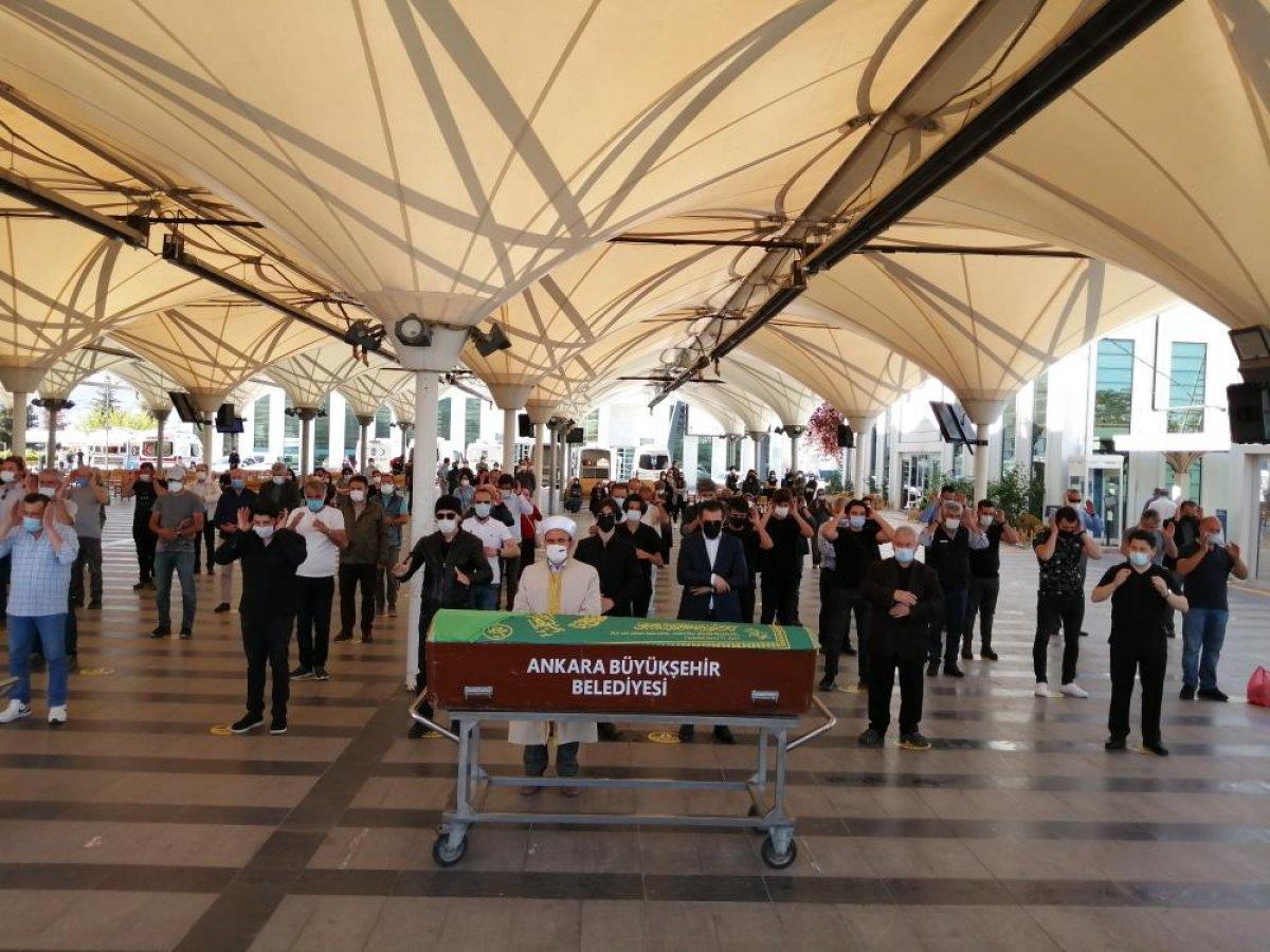 Ankara'da eşi tarafından öldürülen doktor toprağa verildi