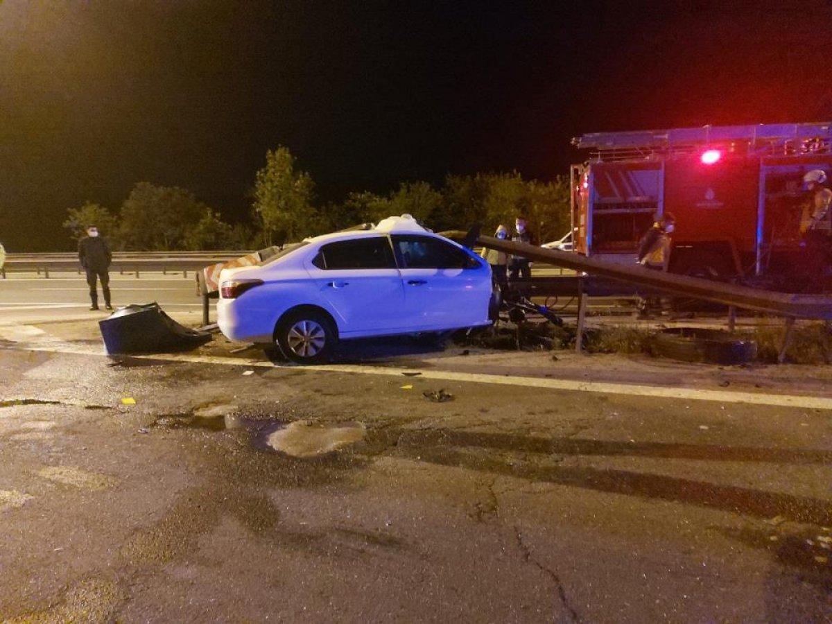 Büyükçekmece TEM Otoyolunda korkunç kaza: Aracın motoru metrelerce savruldu