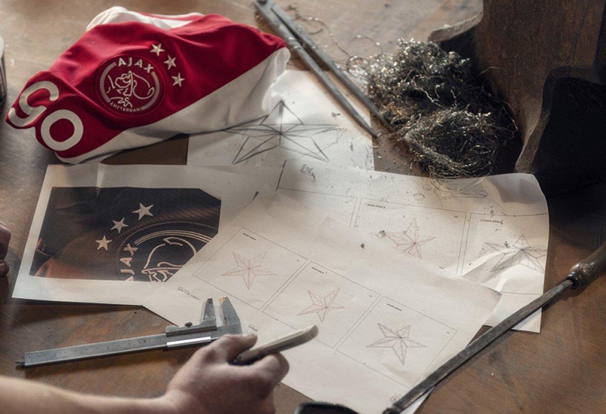 Ajax kupayı eritip taraftara gönderdi