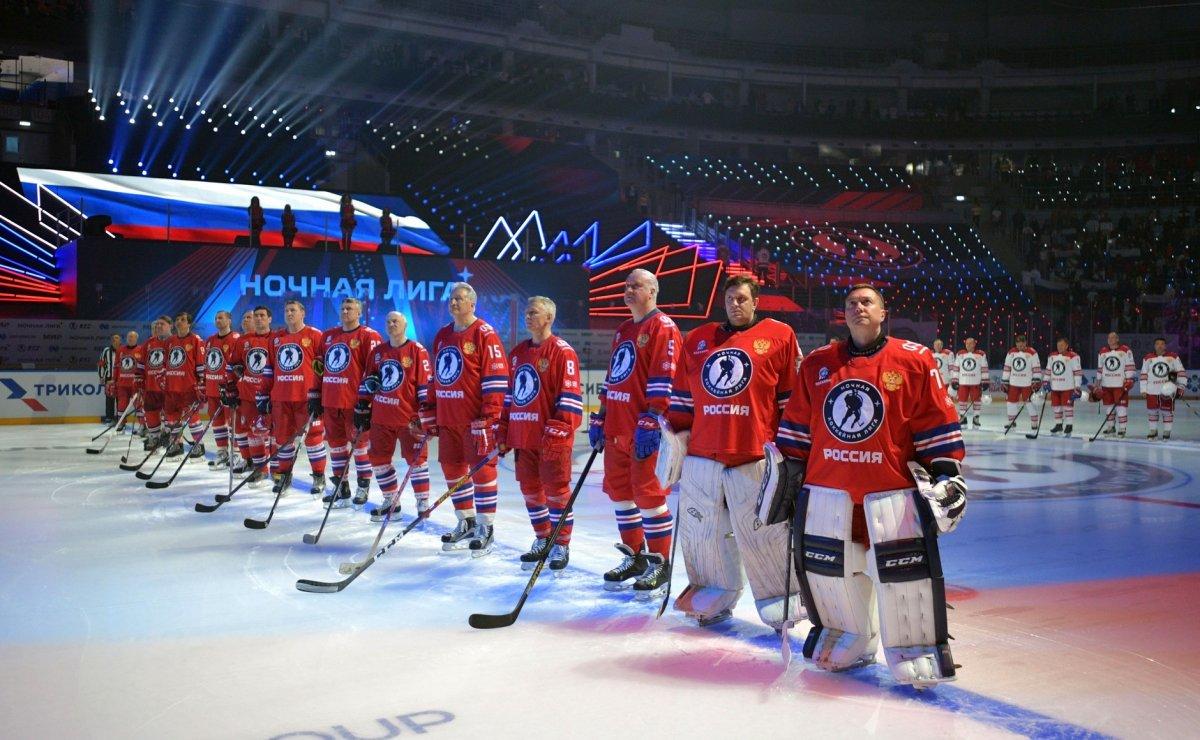 Vladimir Putin'in buz hokeyi şovu