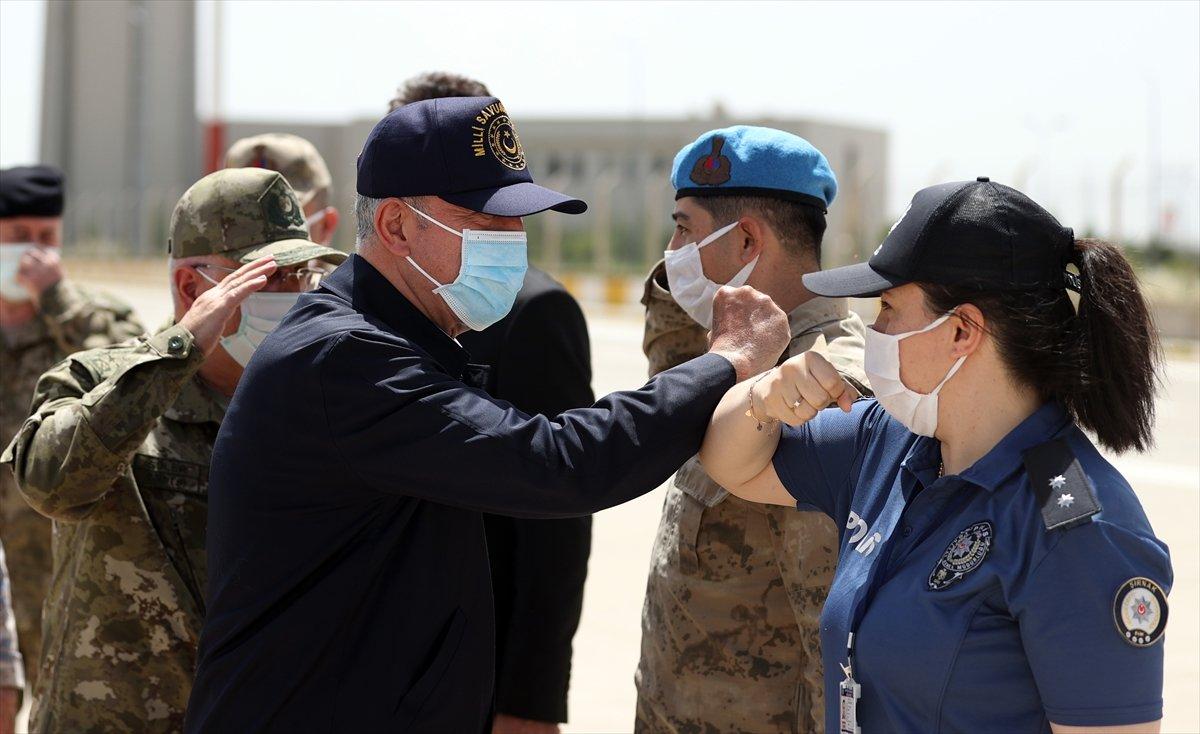 Hulusi Akar: S-400 kimse için tehdit değil