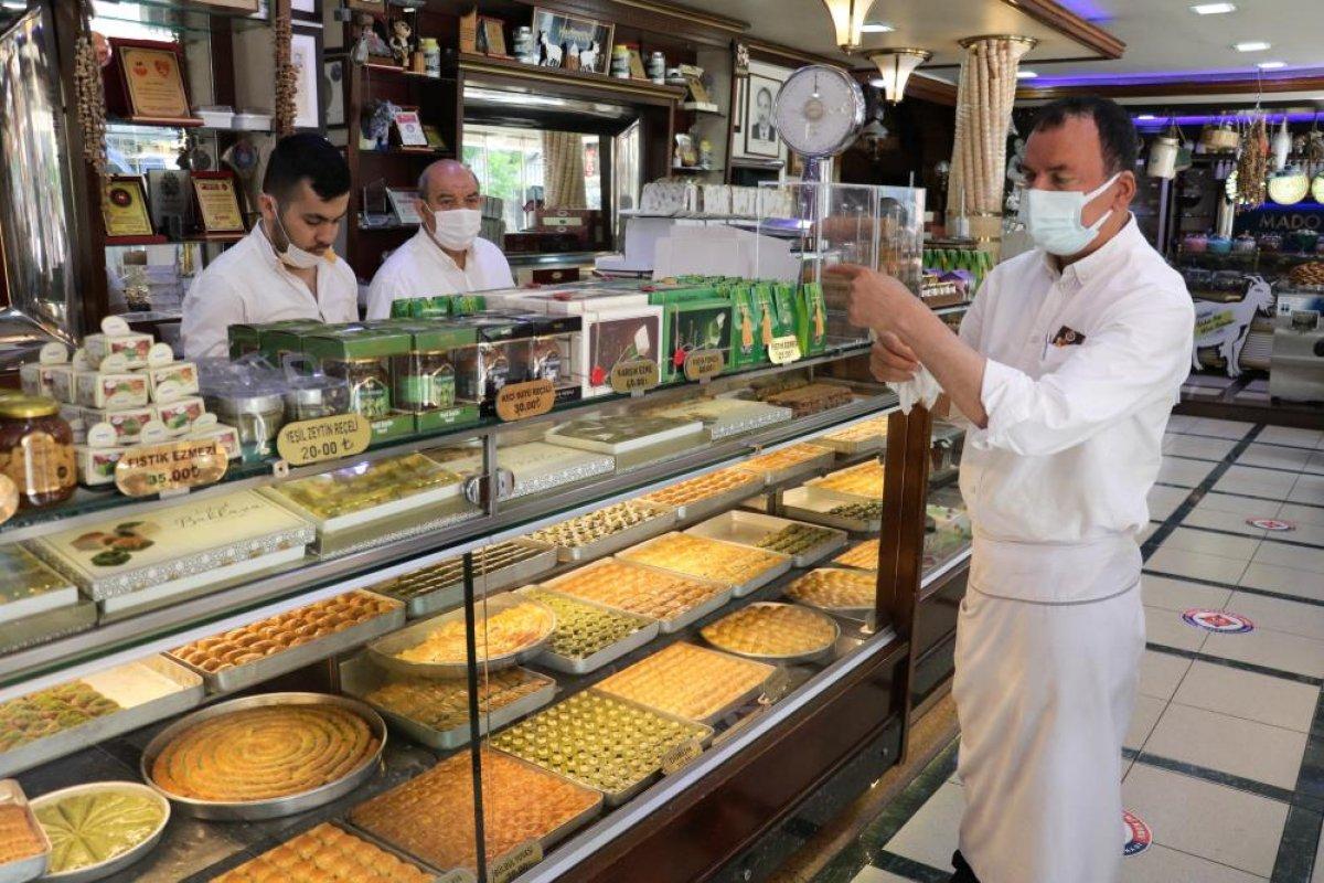 Bazı meslek gruplarının mesaisi, bayramda da devam ediyor