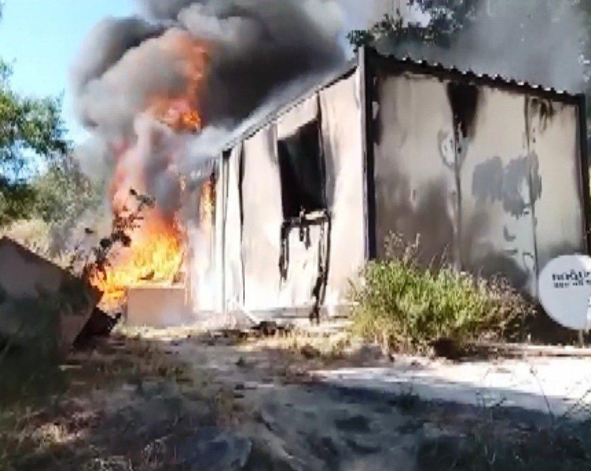 Muğla'da, depo olarak kullanılan konteyner alev alev yandı