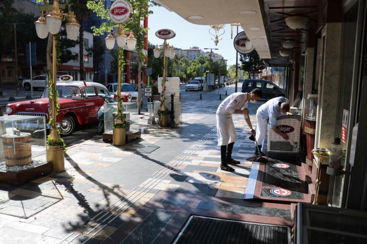 Bazı meslek gruplarının mesaisi, bayramda da devam ediyor
