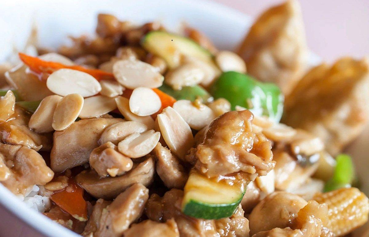 Badem ve tavuğun eşsiz uyumu: Bademli tavuk tarifi