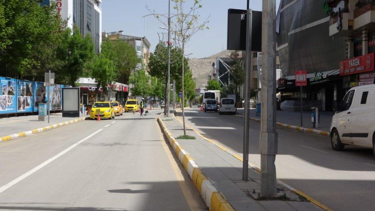 Van sokaklarında sessizlik hakim