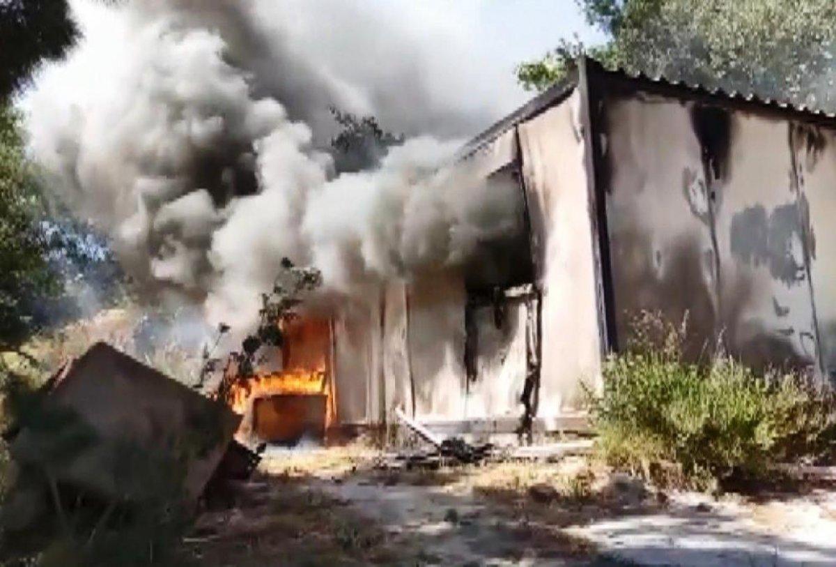 Muğla'da, depo olarak kullanılan konteyner alev alev yandı