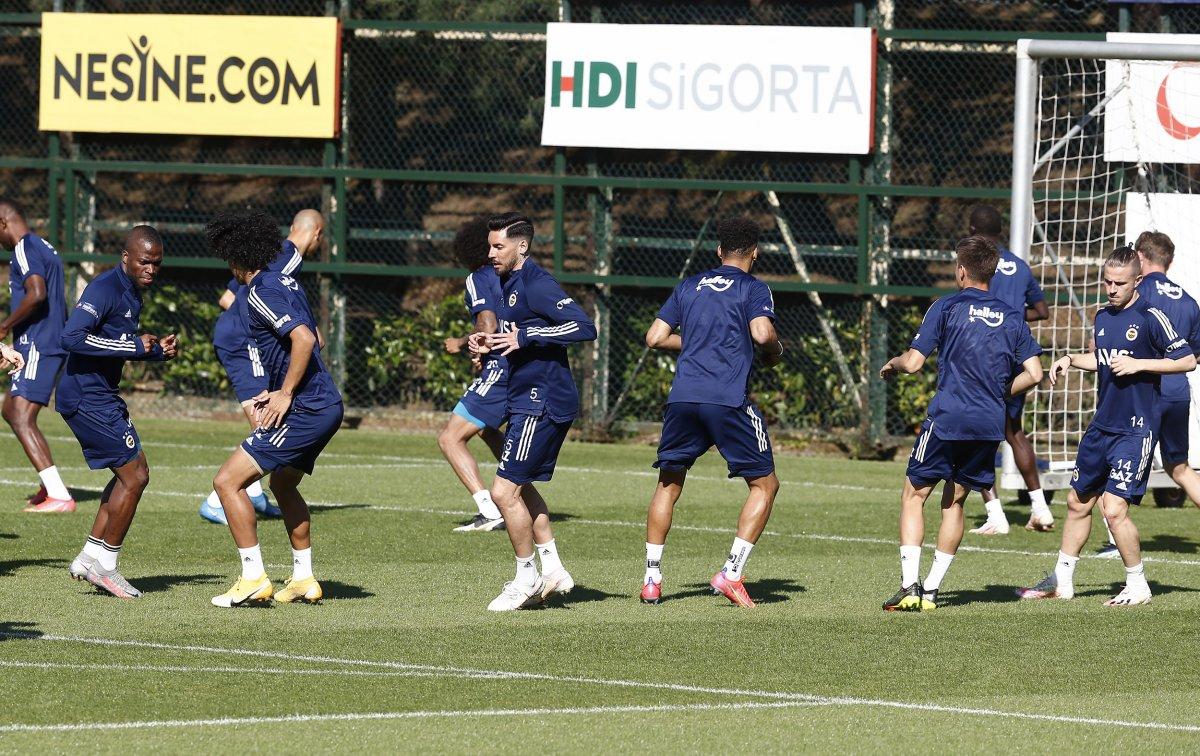 Fenerbahçe'de kaleci Altay, takımla çalışmalara başladı