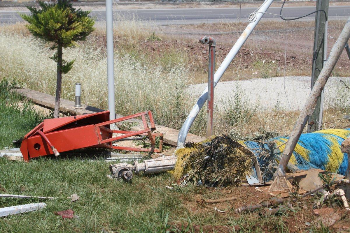 Antalya’da kontrolden çıkan araç benzin istasyonuna girdi