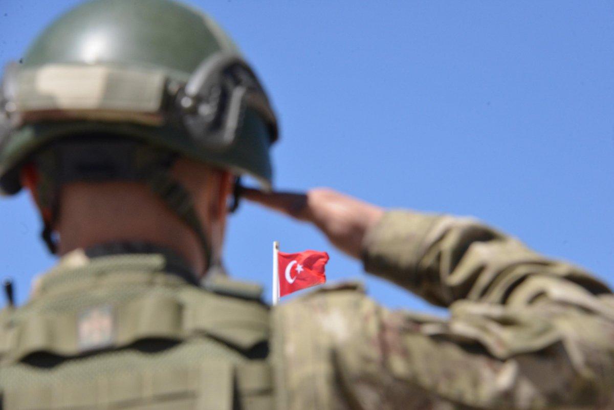 'Hudut kartalları' bayramda sınır nöbetinde