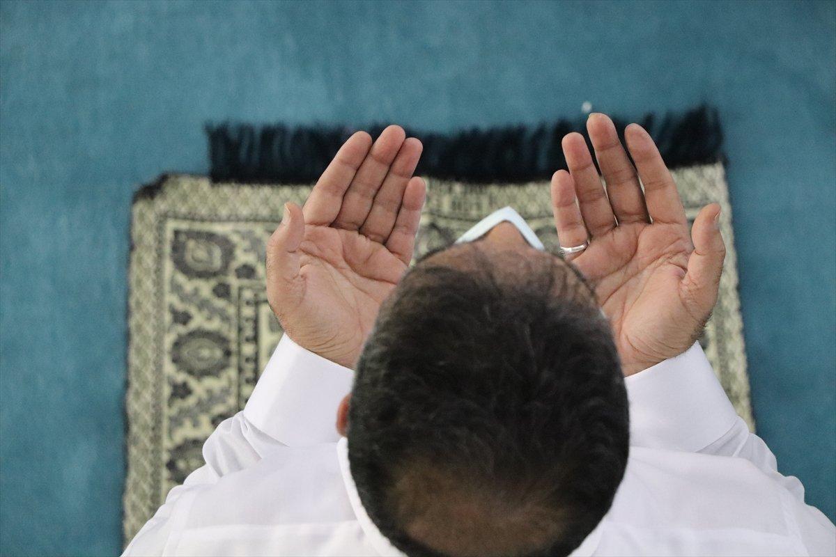 İsrail saldırılarında hayatını kaybeden Filistinliler için gıyabi cenaze namazı kılındı