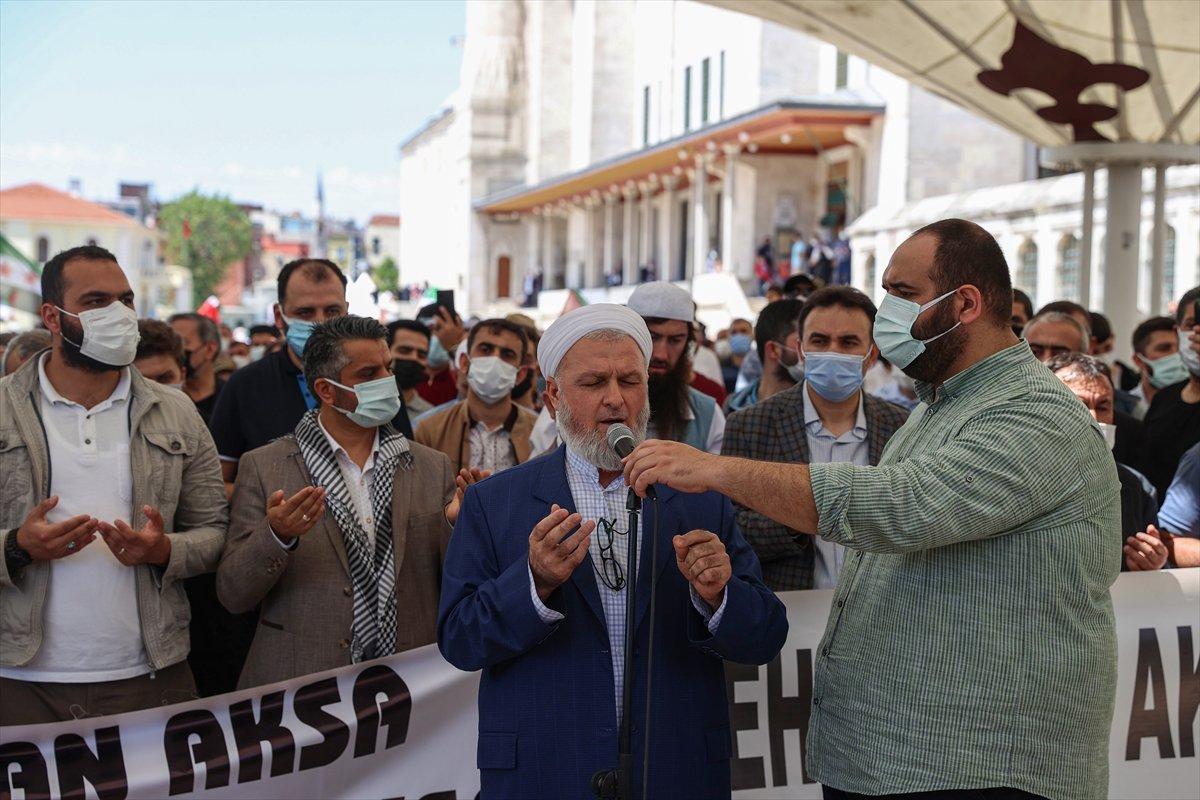 İsrail saldırılarında hayatını kaybeden Filistinliler için gıyabi cenaze namazı kılındı