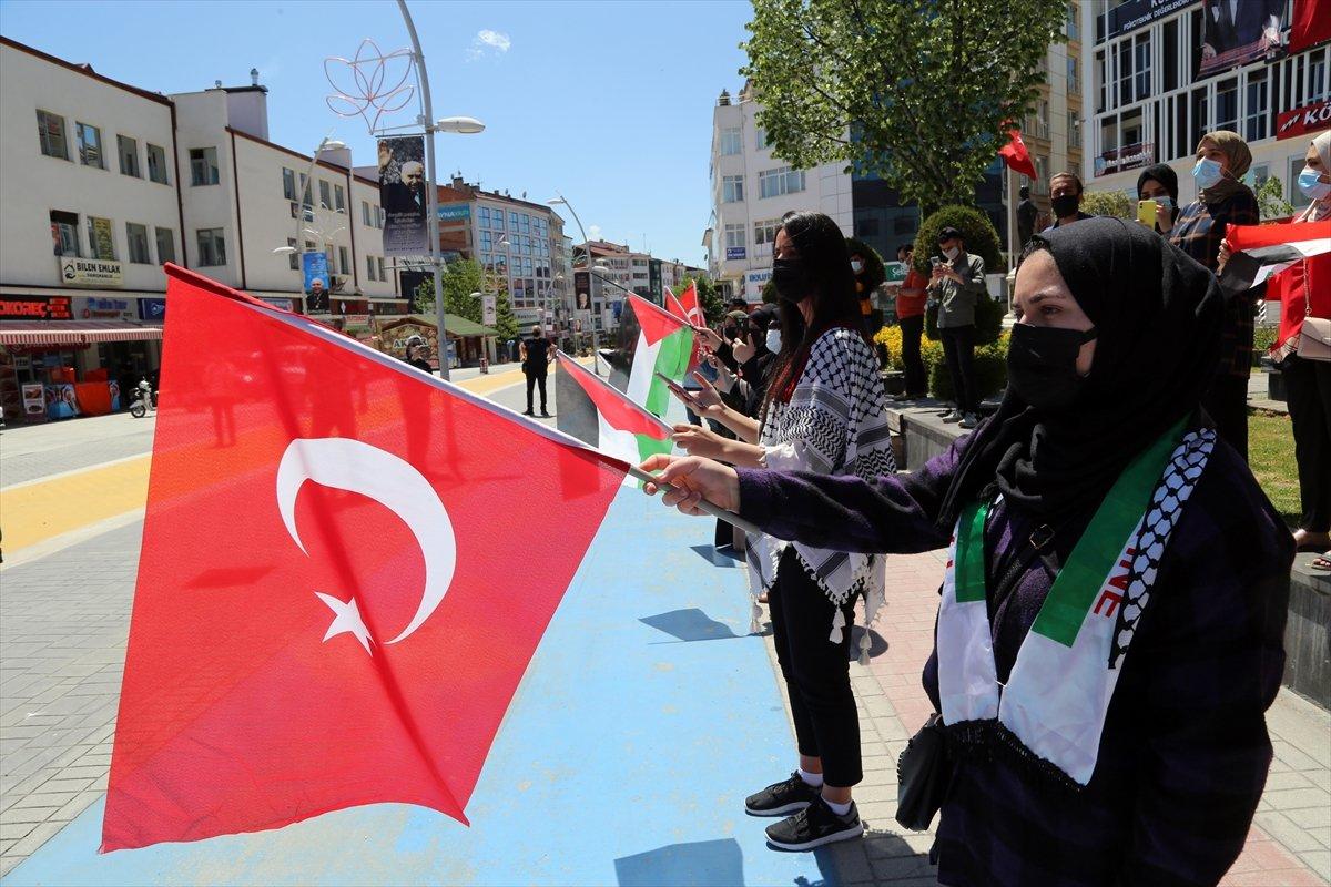 İsrail saldırılarında hayatını kaybeden Filistinliler için gıyabi cenaze namazı kılındı