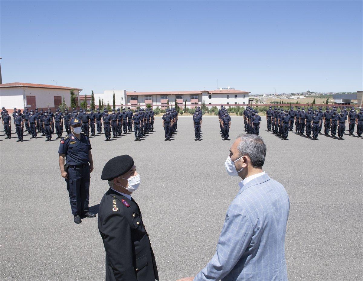 İnfaz koruma memurlarıyla bayramlaştı
