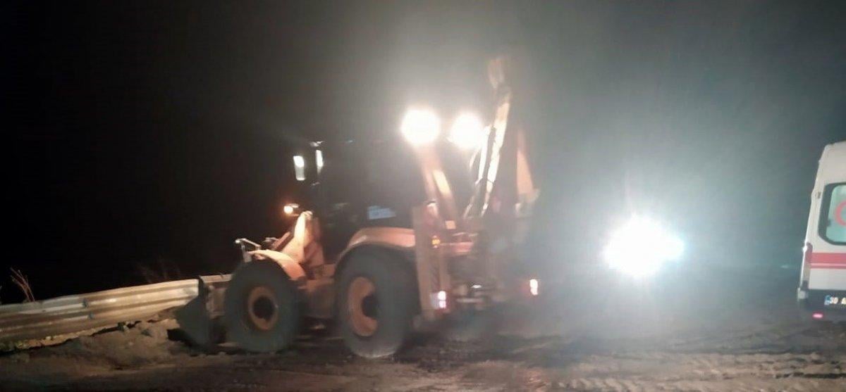 Van-Yüksekova karayolunda heyelan