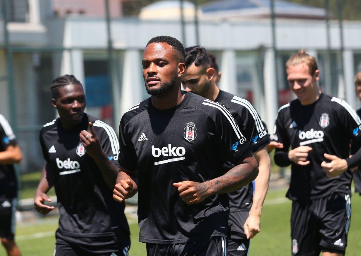 Sergen Yalçın Larin'i Göztepe maçına özel olarak hazırlıyor