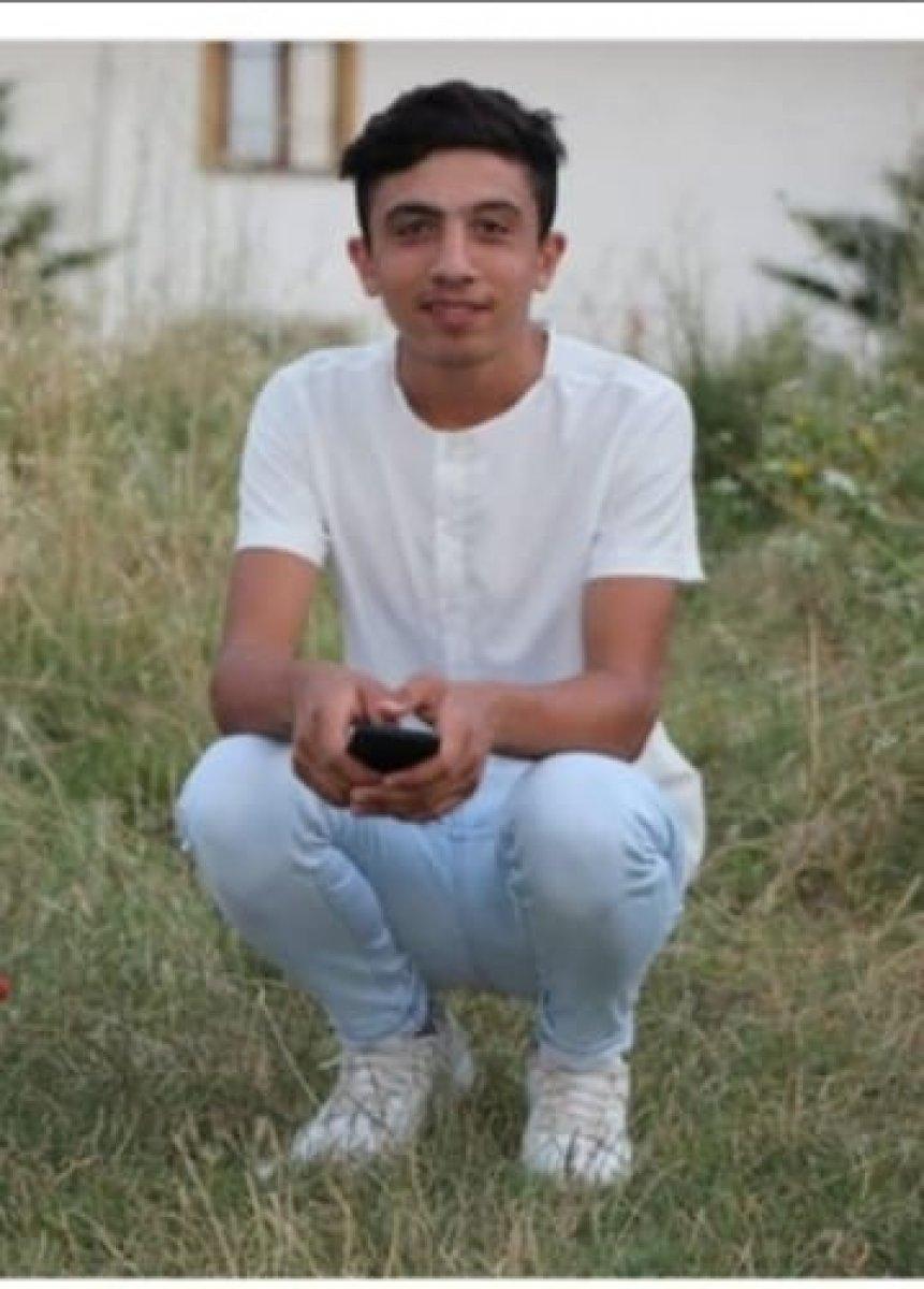 Arnavutköy'de 19 yaşındaki genç bıçaklanarak öldürüldü