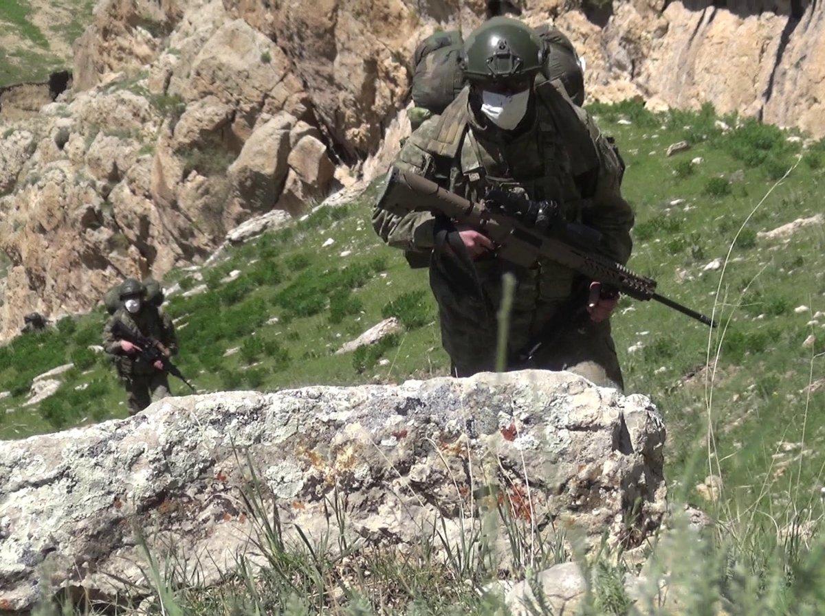 'Hudut kartalları' bayramda sınır nöbetinde