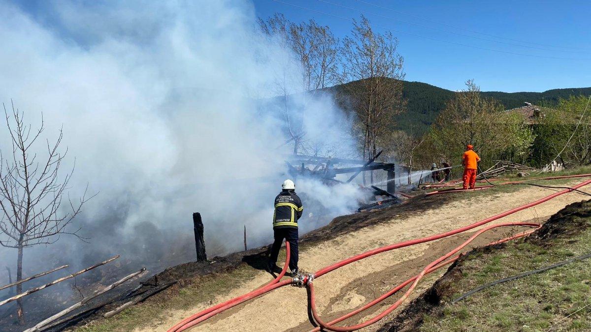 Kastamonu'da yaşlı adam, yangın sonrası çöken evde can verdi