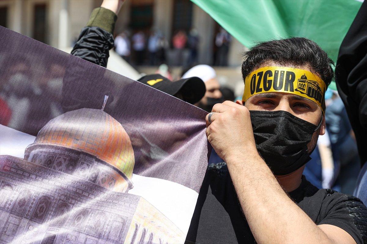 İsrail saldırılarında hayatını kaybeden Filistinliler için gıyabi cenaze namazı kılındı